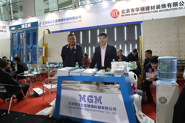 京華麗協(xié)同明日之星參加2014年第20屆全國鋁門窗幕墻行業(yè)年會(huì)